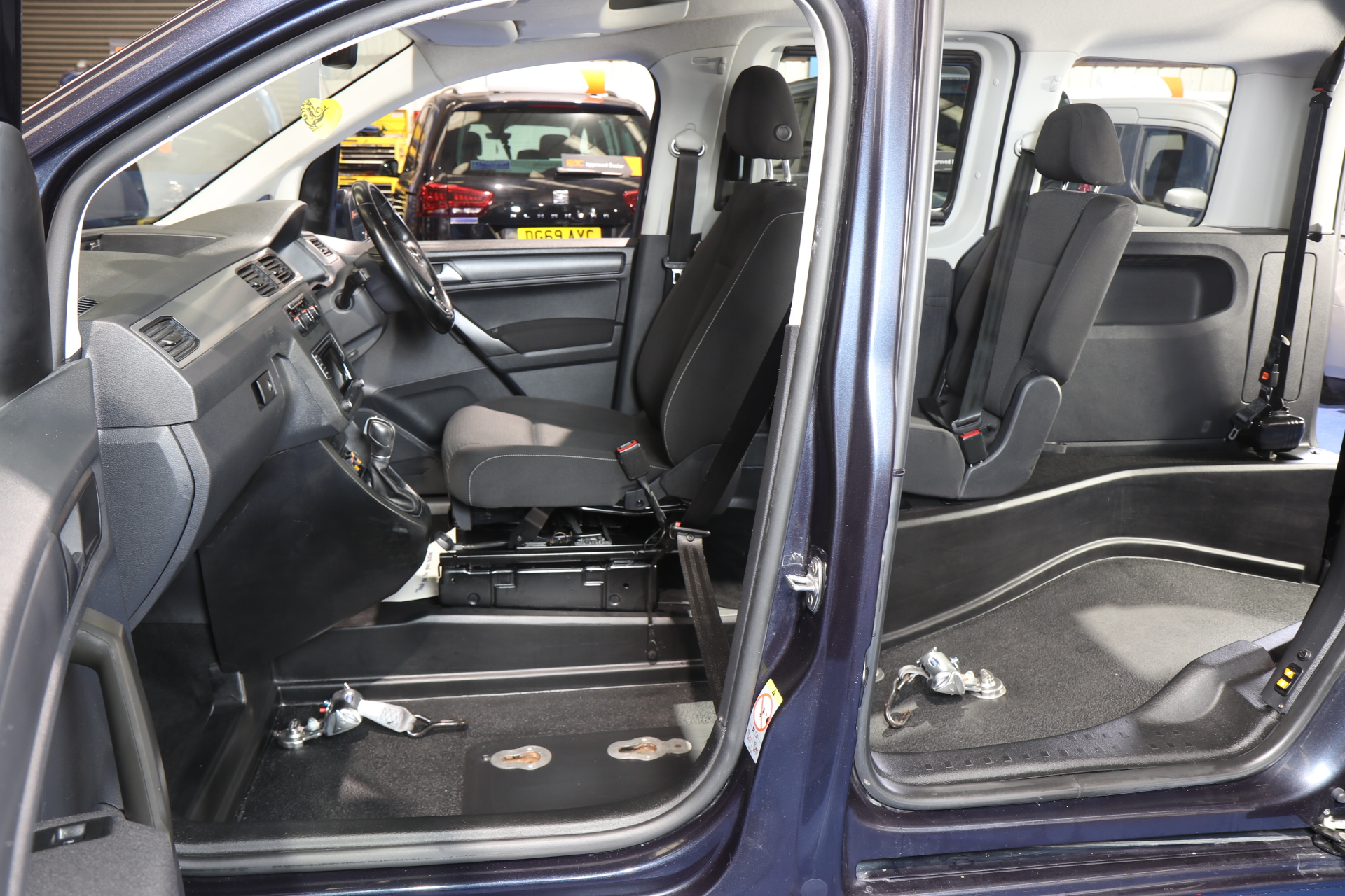 VW Caddy Upfront Dn67 xcw