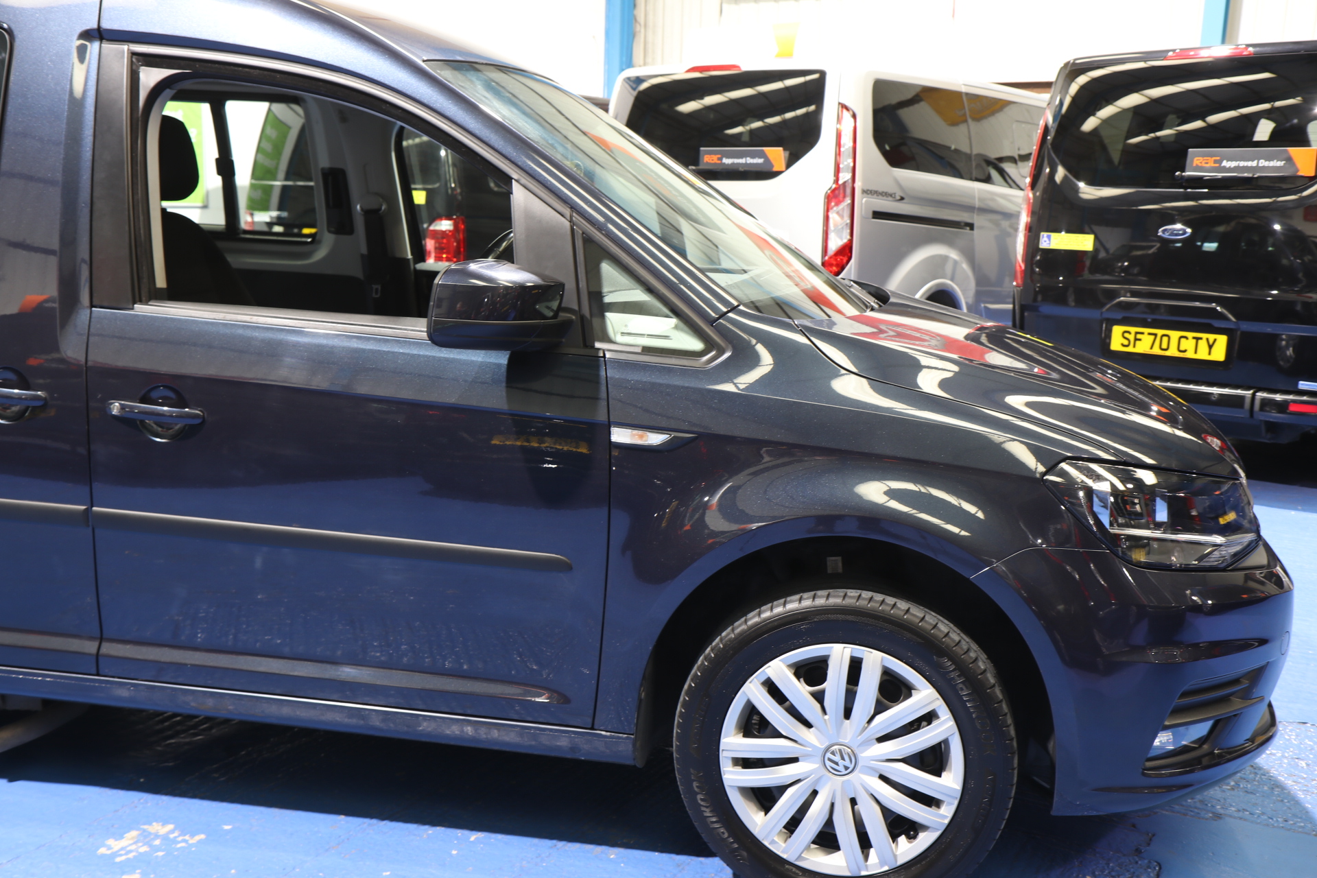 VW Caddy Upfront Dn67 xcw