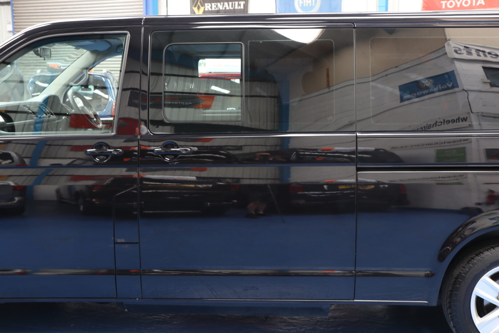 Vw Transporter Wheelchair Vehicle yj19 bvn