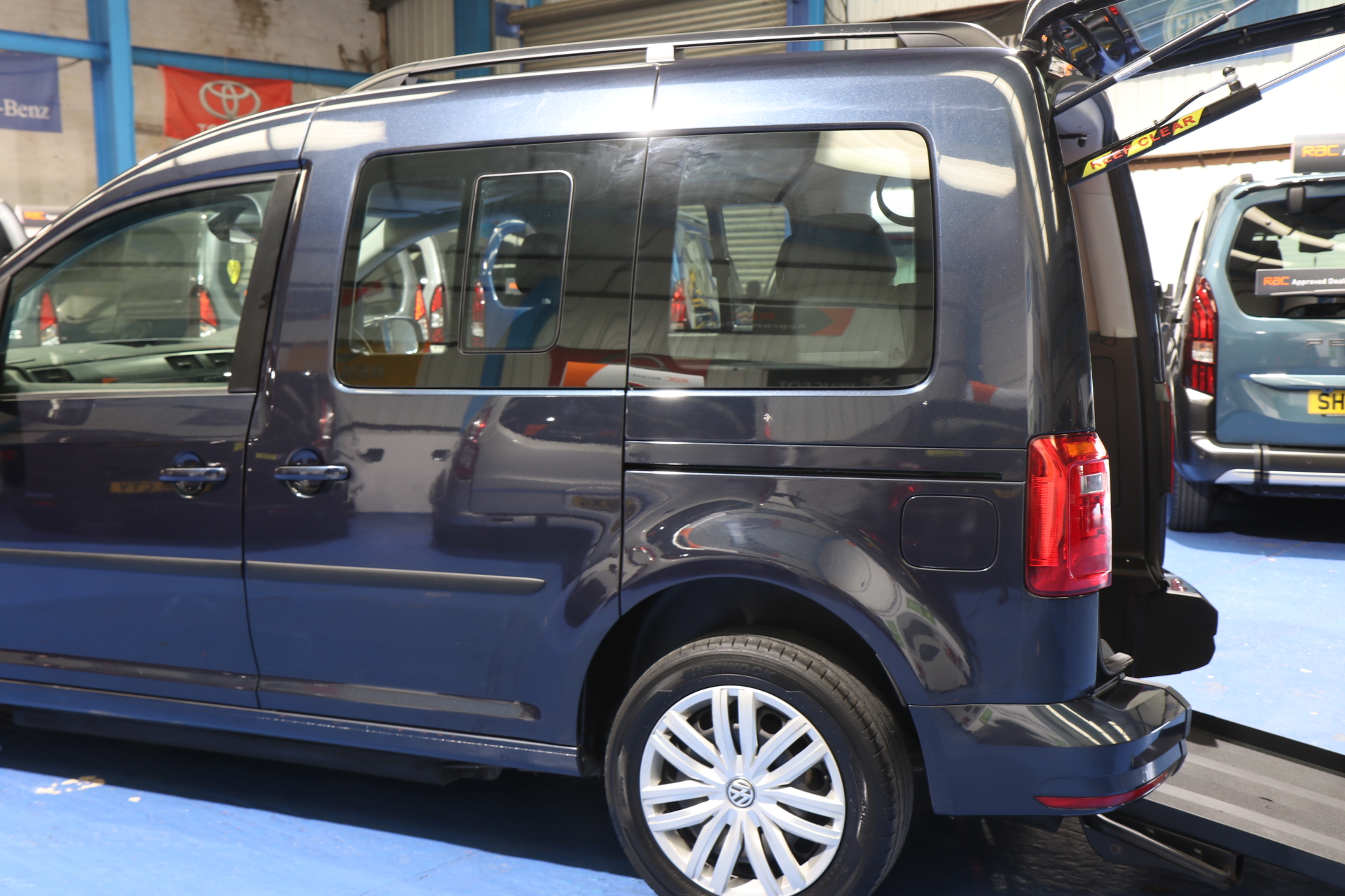 VW Caddy Upfront Dn67 xcw