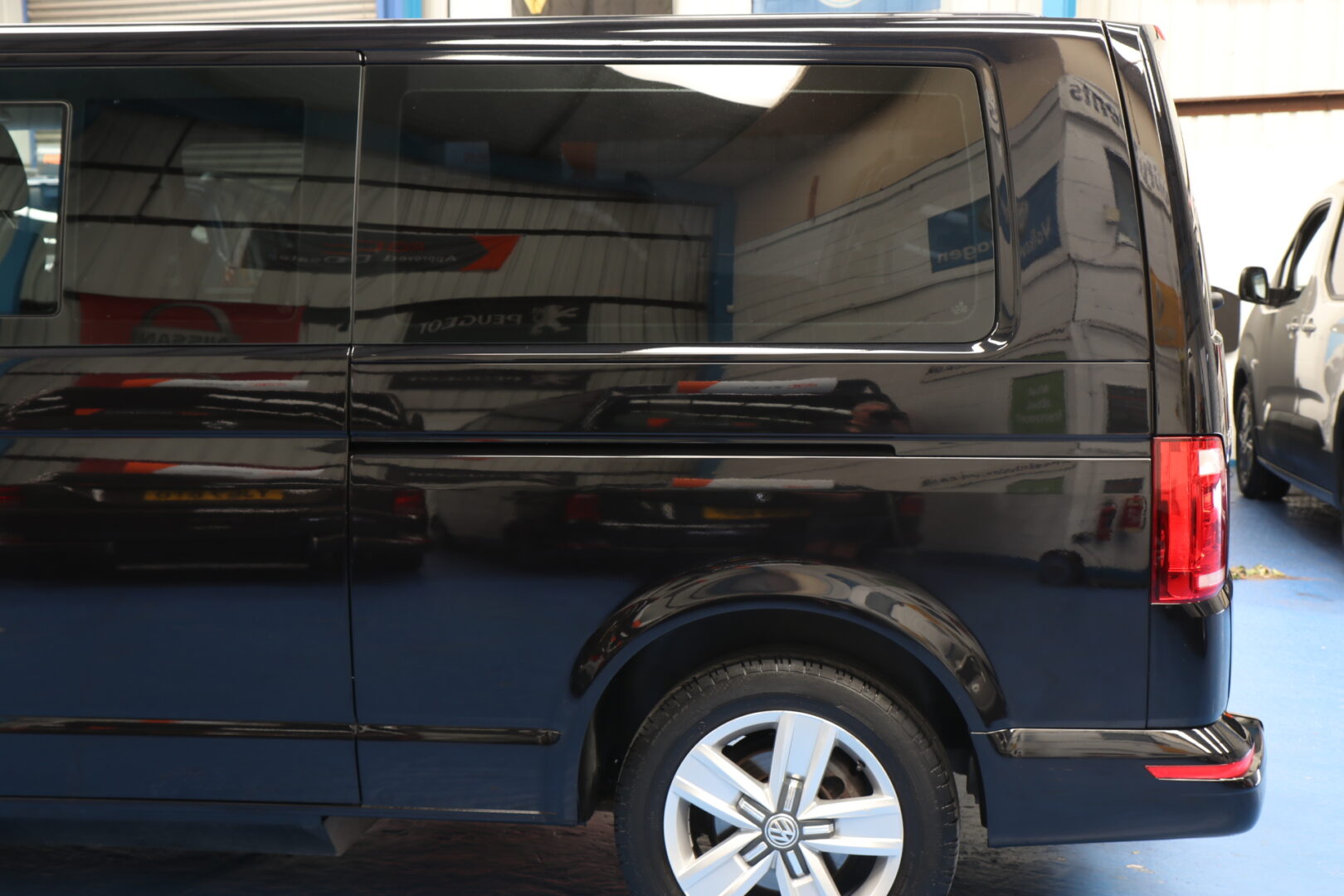 Vw Transporter Wheelchair Vehicle yj19 bvn