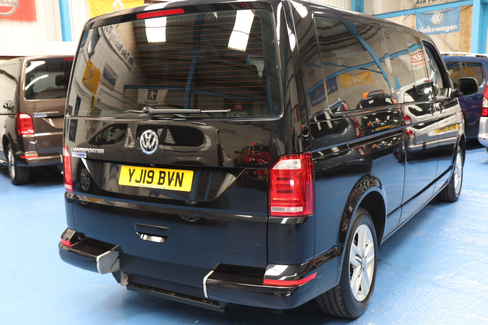 Vw Transporter Wheelchair Vehicle yj19 bvn