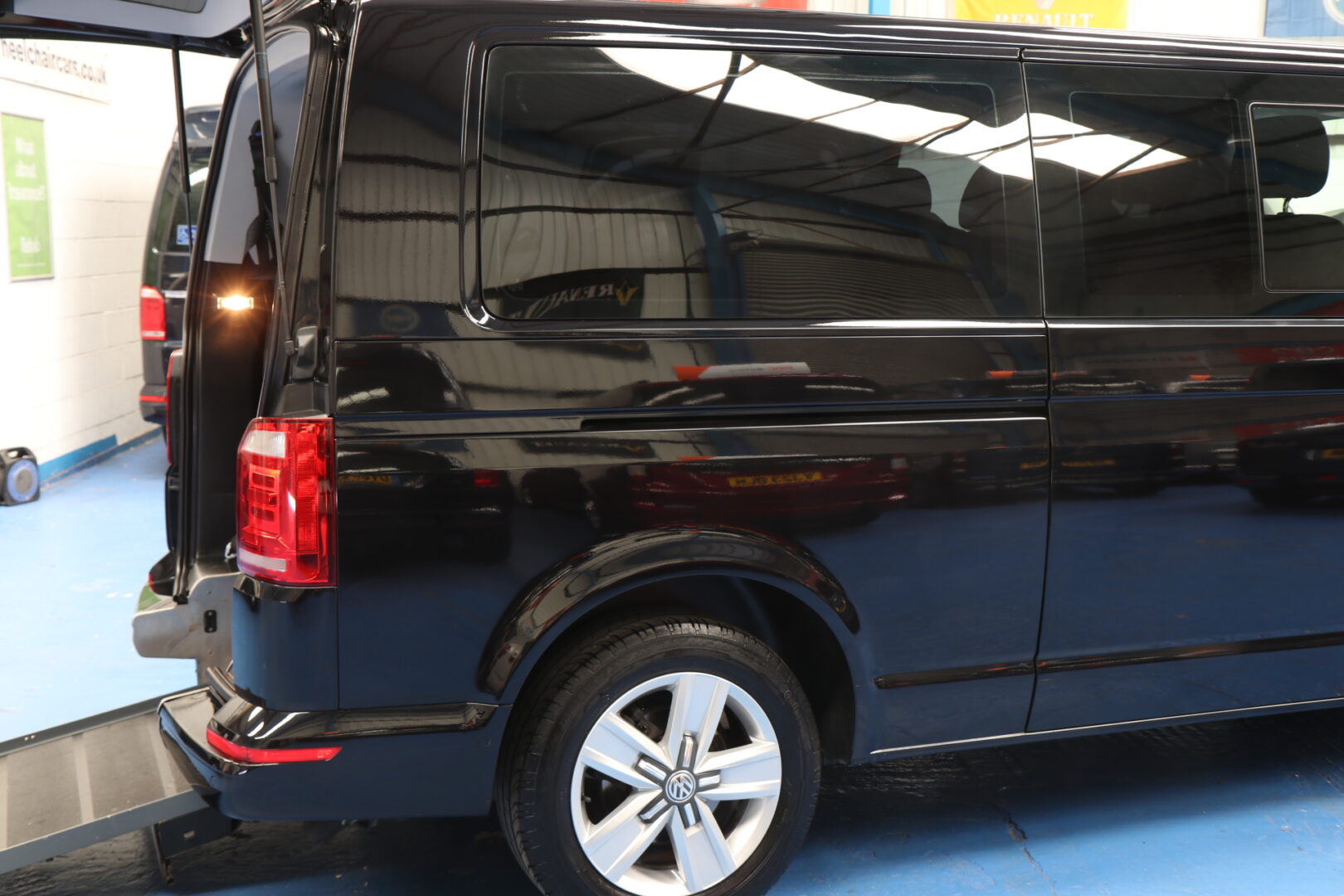 Vw Transporter Wheelchair Vehicle yj19 bvn