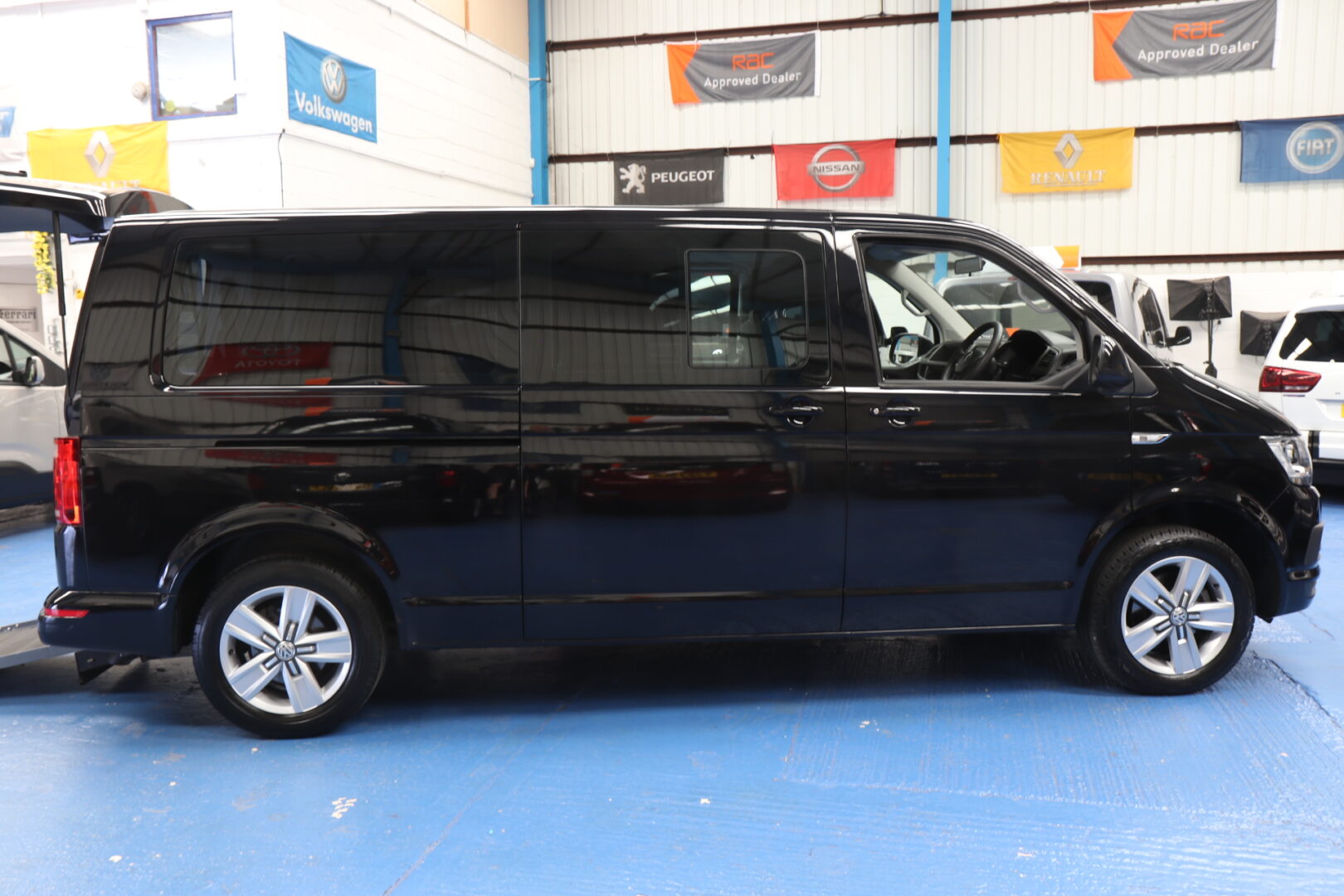 Vw Transporter Wheelchair Vehicle yj19 bvn