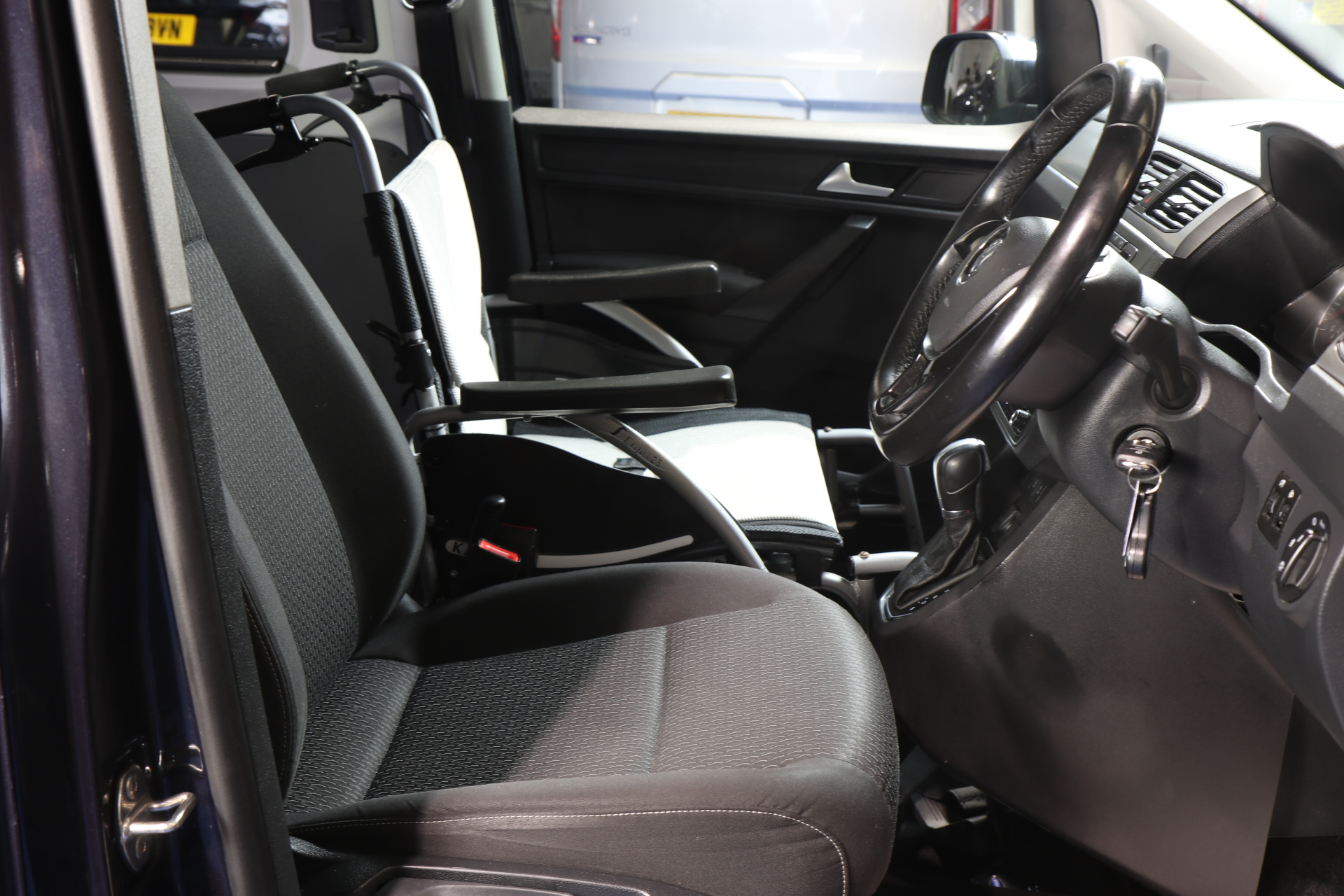 VW Caddy Upfront Dn67 xcw