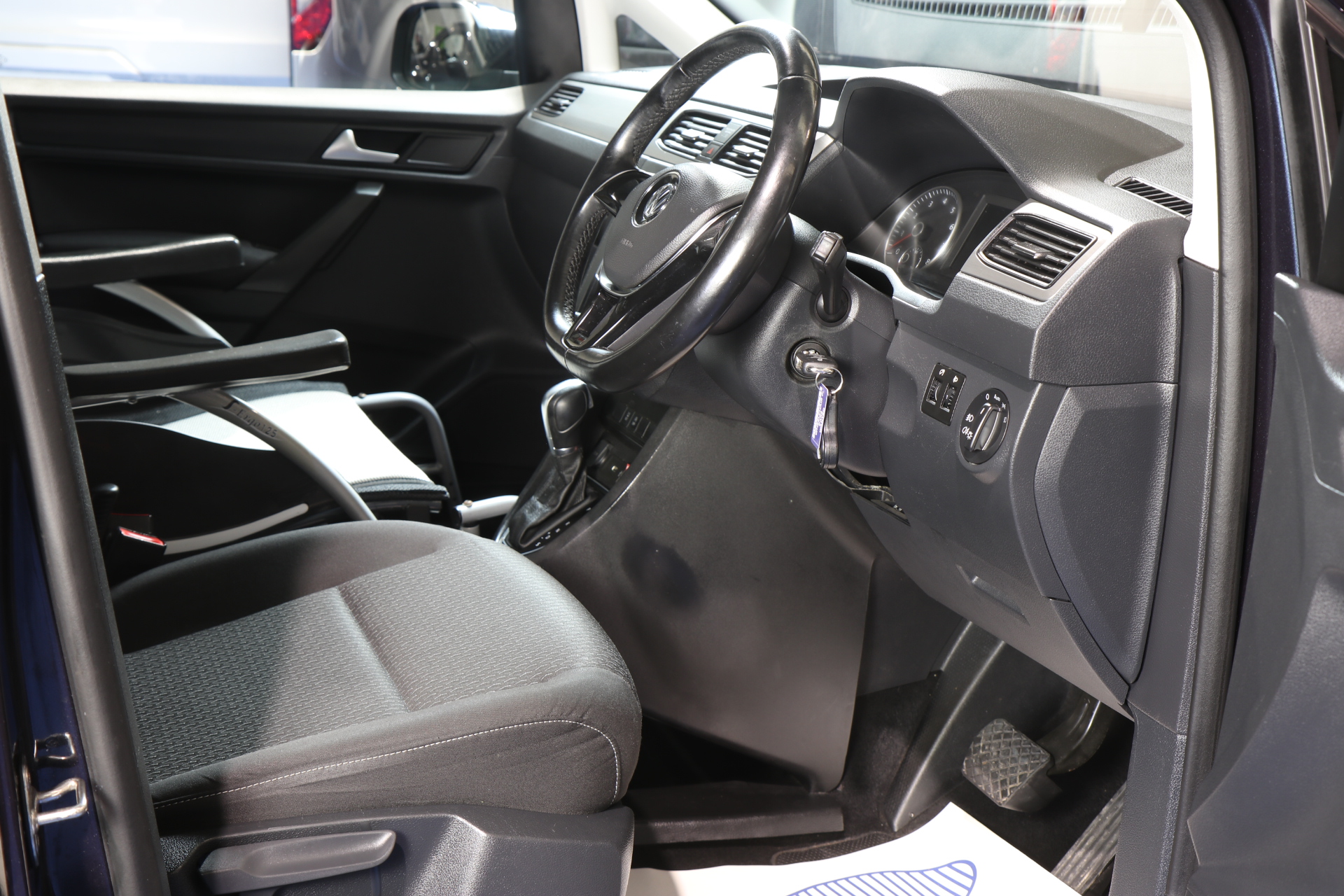 VW Caddy Upfront Dn67 xcw