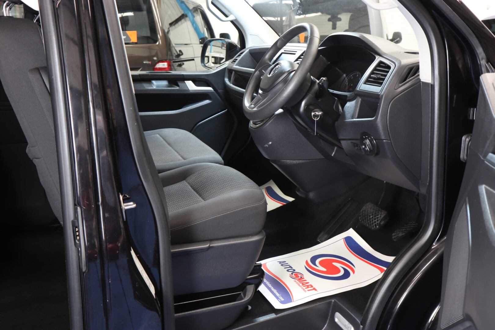 Vw Transporter Wheelchair Vehicle yj19 bvn