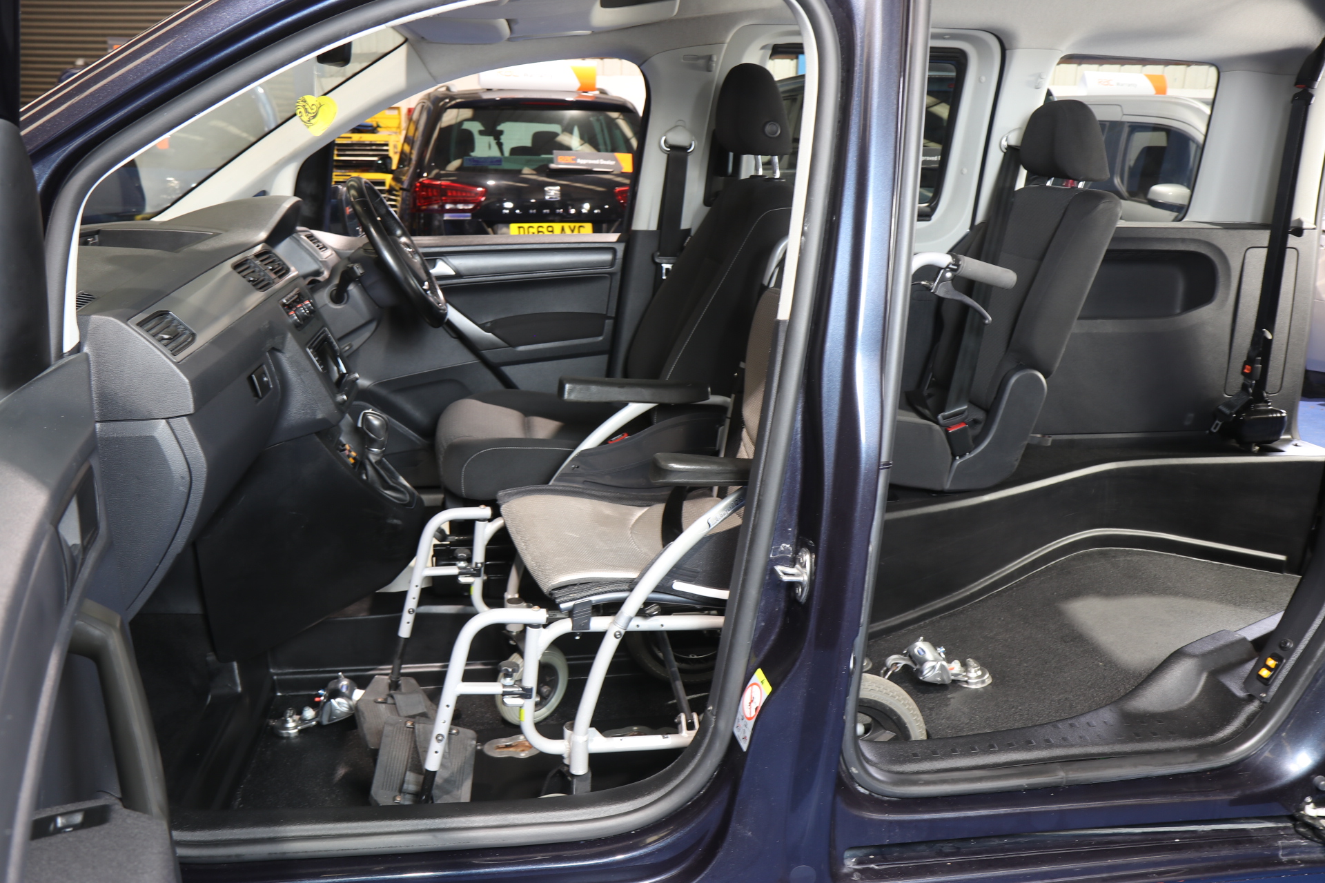 VW Caddy Upfront Dn67 xcw