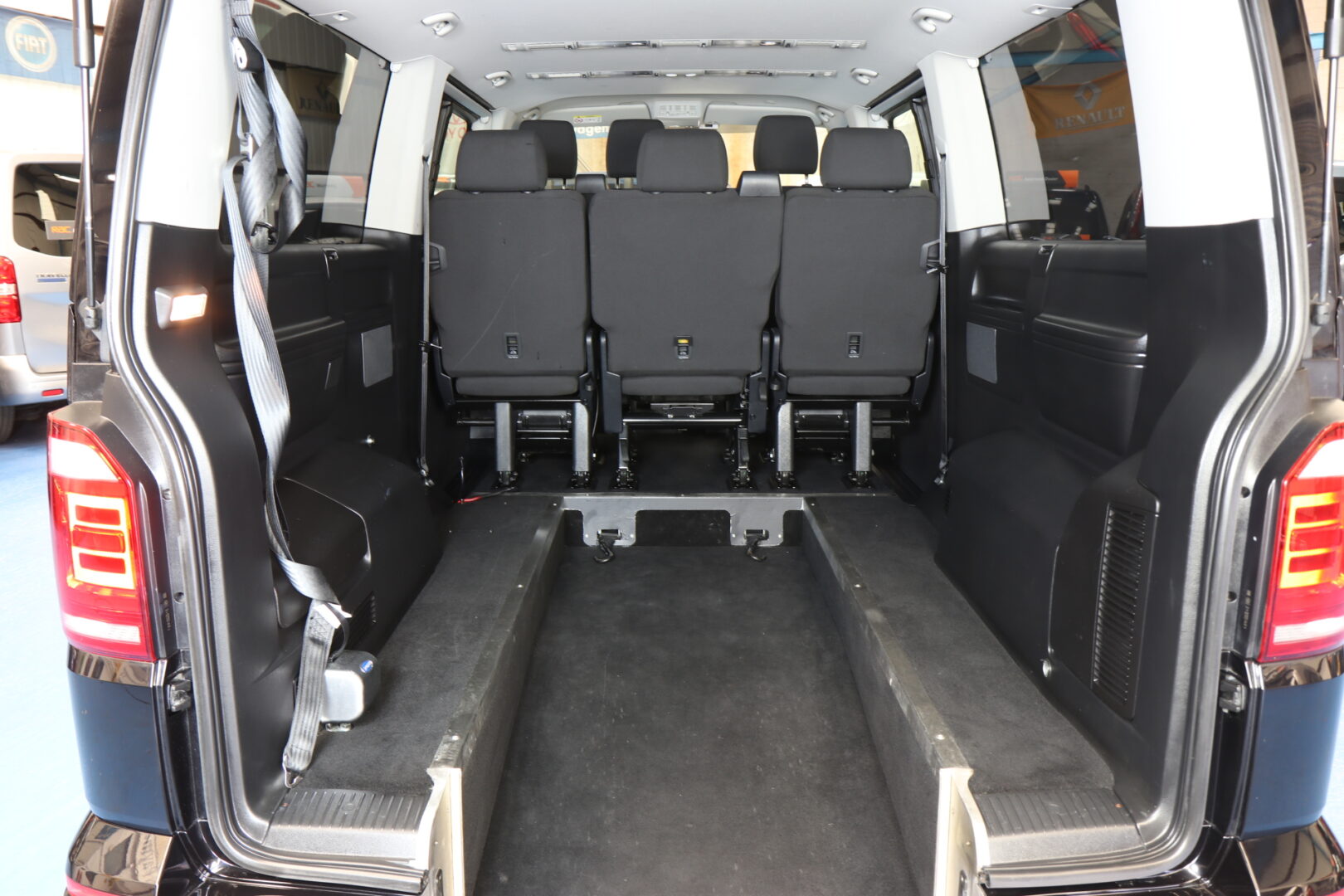 Vw Transporter Wheelchair Vehicle yj19 bvn